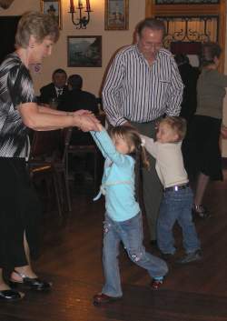 Dancing_With_Oma_and_Opa-Copyright_EOTR-AustrianClubMelbourne