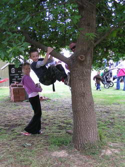 Hanging_Around_With_My_Friends-Copyright_EOTR-AustrianClubMelbourne