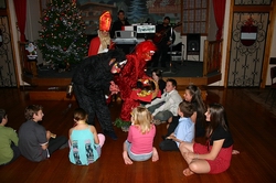 Krampuses_help_Nikolaus-Copyright_EOTR-AustrianClubMelbourne