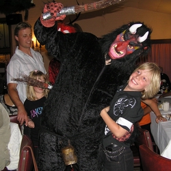 Krampus_Hug-Copyright_EOTR-AustrianClubMelbourne