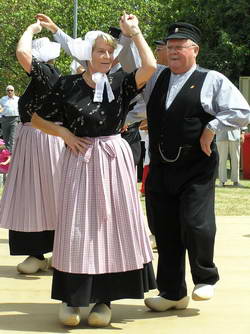 Dutch_Folkloric_Dancing-Copyright_EOTR-AustrianClubMelbourne