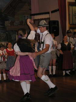 Busserl_Tanz-Copyright_EOTR-AustrianClubMelbourne